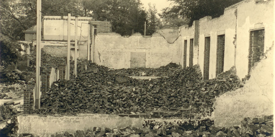 Onze-Lieve-Vrouwschool werd door de inslag van een V-bom op 6 november 1944 totaal vernield.